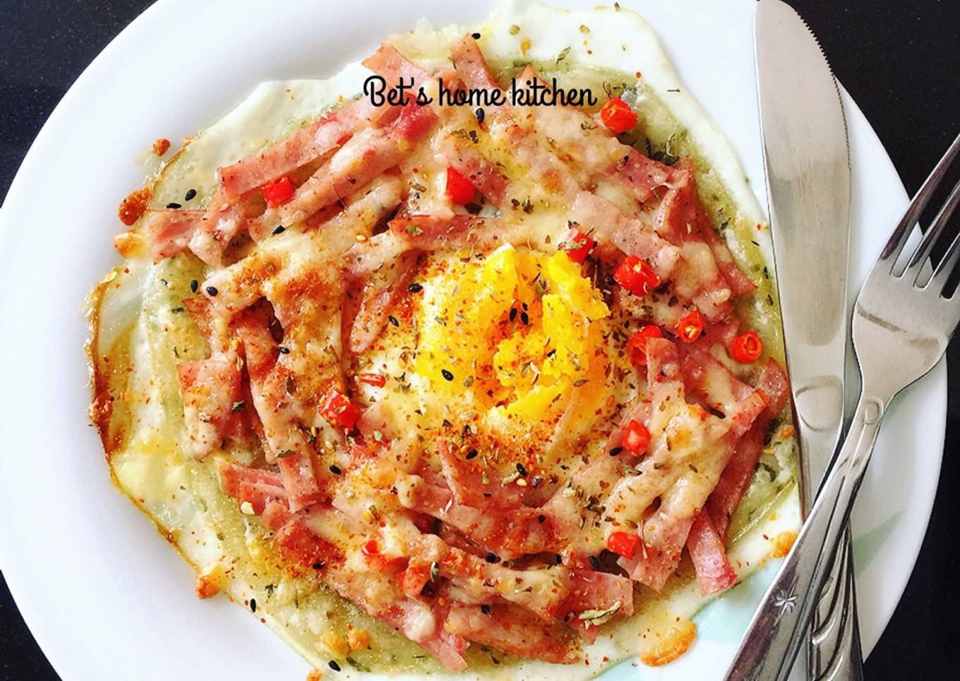 Sunny-side up roti prata