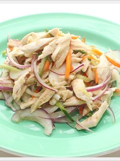 【夏天涼料理】雞肉洋蔥和風沙拉 的食譜成品照片