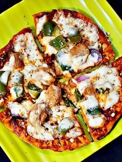 पिज्ज़ा (Pizza recipe in Hindi) रेसिपी मुख्य फोटो