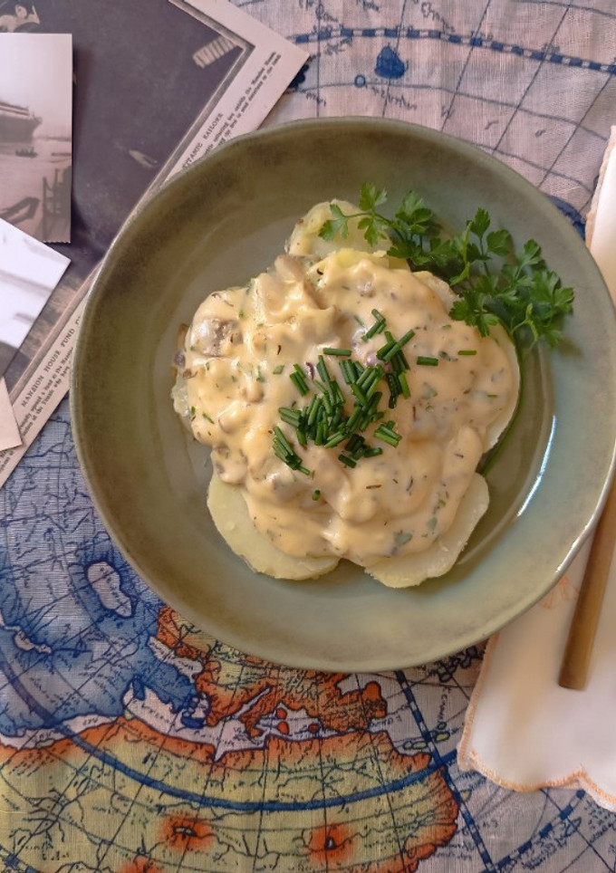 Una foto de Receta Histórica - SS LAHN: Potatoes à La Poulette (1900) // Patatas a la Poulette