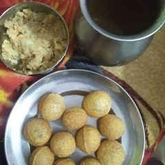 A picture of Golgappe with water.