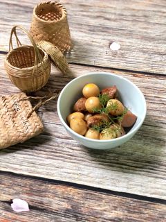Hình của món Chả Lụa Kho Trứng Cút.
