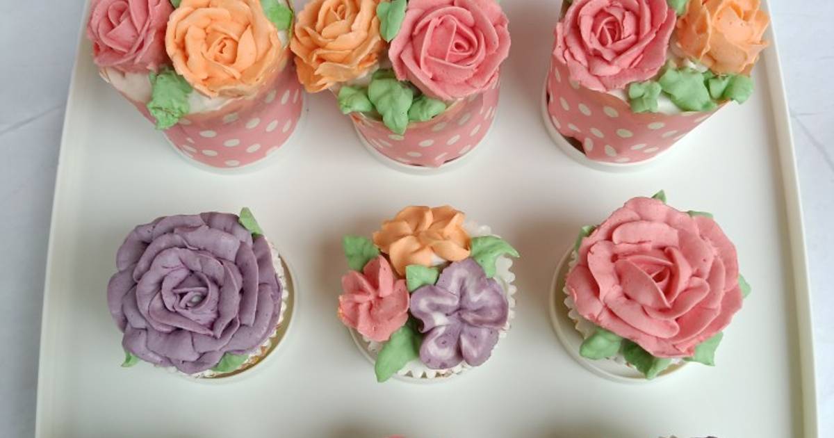 Resep Cupcake dekorasi Bunga Buttercream oleh Isnawati Cookpad