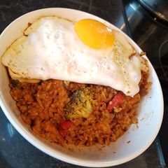 A picture of Nepalese nasi goreng.