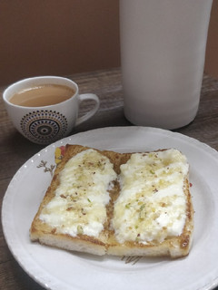 મલાઈ ટોસ્ટ (Malai Toast Recipe in Gujarati) રેસીપી મુખ્ય ફોટો