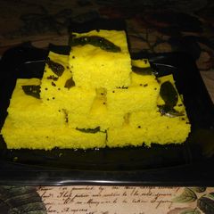 A picture of Khaman dhokla.