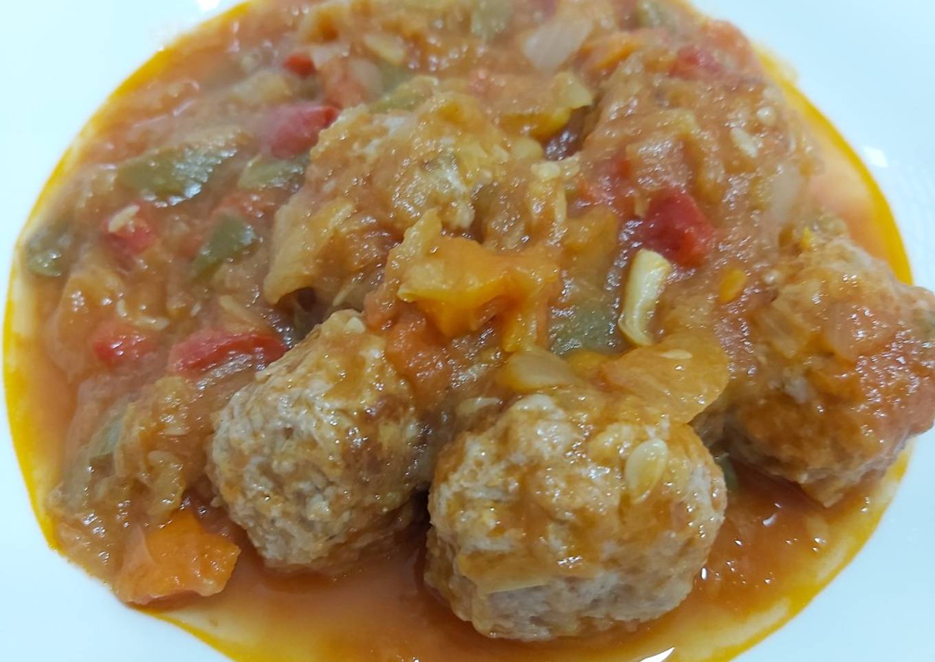Albóndigas de pollo en salsa de pisto