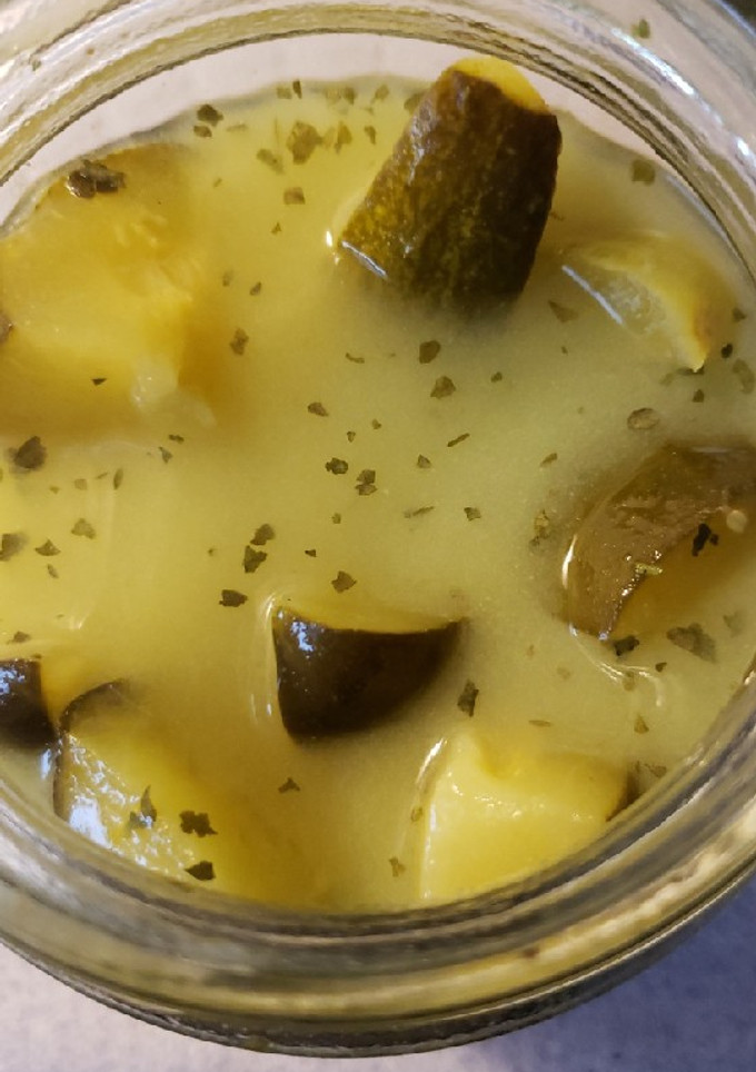 A picture of Ranch pickles.