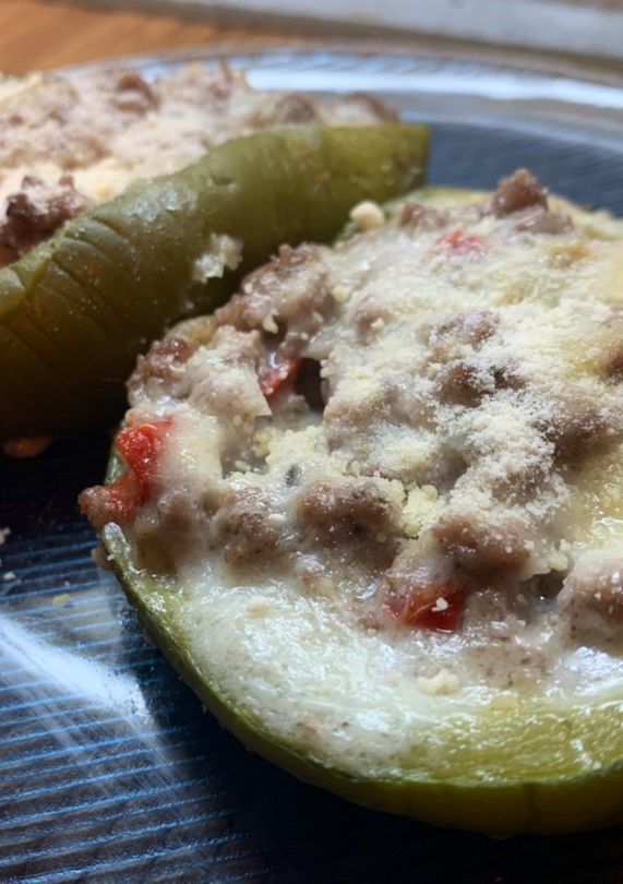 Una foto de 🍴Zapallitos rellenos de carne🍴