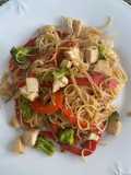 Fideo chino de arroz con pollo