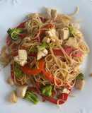 Fideo chino de arroz con pollo