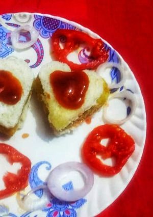 हार्ट सेप आलू के सैंडविच(heartshape aloo k sandwich recepie in hindi) रेसिपी मुख्य फोटो