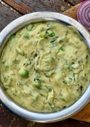 A picture of Methi matar malai.
