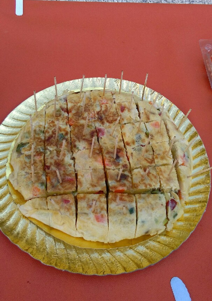 Una foto de Tortilla paisana de la huerta Alicantina