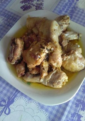 Una foto de pollo al ajillo 