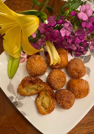 A picture of Vietnamese Sesame Rice Balls (Bánh Cam).