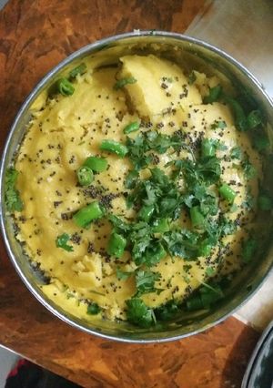 A picture of Nylon khaman.