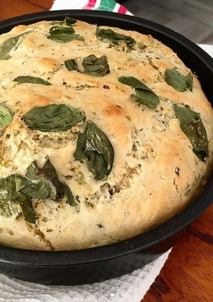Una foto de Pan de albahaca vegano y sin gluten