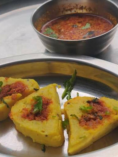 मासवडी रस्सा (maswadi recipe in marathi) रेसिपी चे मुख्य फोटो