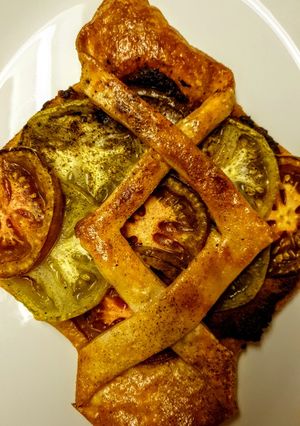 A picture of Vegan tomato tart.