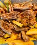 Chân vịt sốt thái