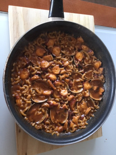 Una foto de Fideos con pulpo y "salmorreta"