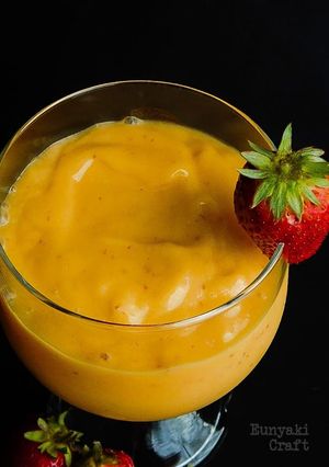 A picture of Mango Strawberry Smoothie.