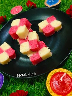 રોઝ કોકોનટ સ્વીટસ્ (Rose Coconut Sweets Recipe In Gujarati) રેસીપી મુખ્ય ફોટો