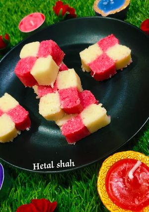 રોઝ કોકોનટ સ્વીટસ્ (Rose Coconut Sweets Recipe In Gujarati) રેસીપી મુખ્ય ફોટો