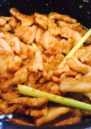 Hình của món Thịt ba chỉ Nhật kho mắm tôm Việt.