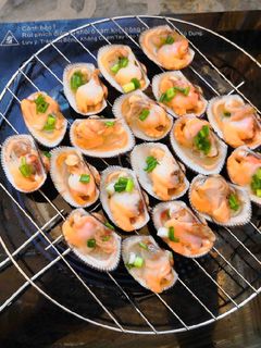 Hình của món Sò lông nướng mỡ hành.