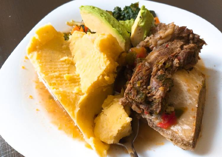 Matoke and boiled beef(ossubuco) served with veggies