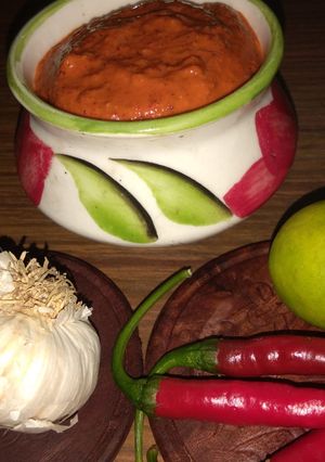 लाल मिरचीचा ठेचा (laal mirchi cha thecha recipe in marathi) रेसिपी चे मुख्य फोटो 