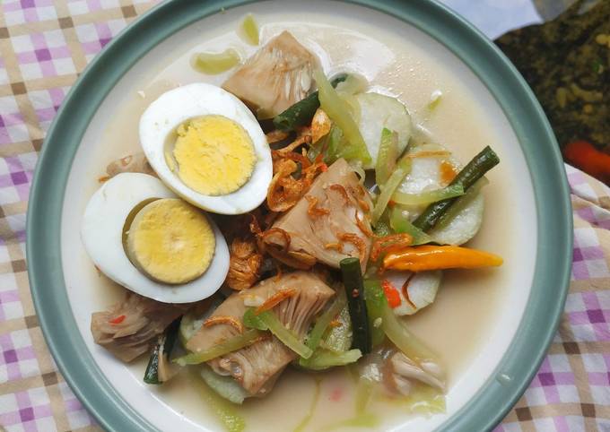 Bagaimana Menyiapkan Lontong Sayur, Enak Banget