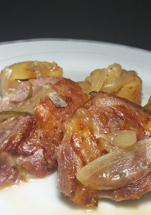 Una foto de Cordero al horno con papas panaderas !!😍