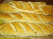 Una foto de pan con grasa y chicharrones