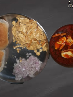 મીકસ કઠોળ મીસલ પાઉ (Mix pulses Misal Recipe In Gujarati) રેસીપી મુખ્ય ફોટો