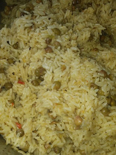 Una foto de Moro de gandules con coco (arroz con gandules y coco)
