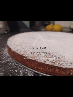 Una foto de Tarta de almendra con limón