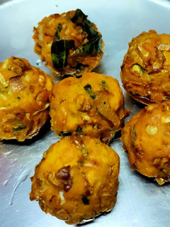 முட்டைக்கோஸ் பால்ஸ் செய்முறை முக்கிய புகைப்படம்