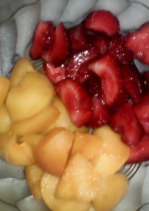 صورة لوصفة سلطة الفراولة و المشمش 🍓