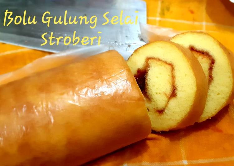 Bolu Gulung Selai Stroberi