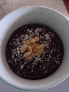 Una foto de Mug cake de avena y chocolate en taza🤎