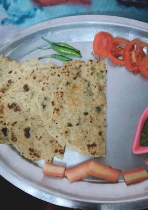 A picture of Rice and wheat flour ki roti.