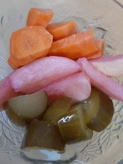 صورة لوصفة مخلل خيار وجزر ولفت بيتي ❤