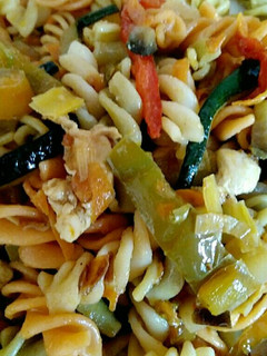 Foto principal de Pasta con verduras y pollo