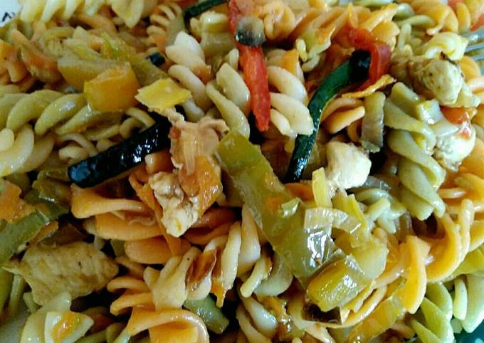 Pasta con verduras y pollo Receta de Sano Mariano Recetas- Cookpad