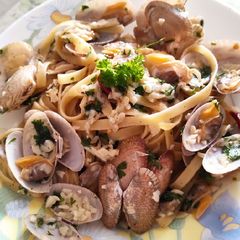 A picture of Vongole pasta / clam pasta.