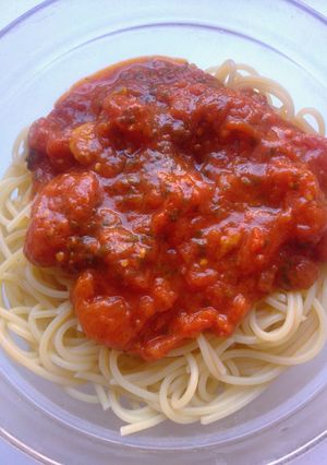 A picture of Cold tomato sauce.