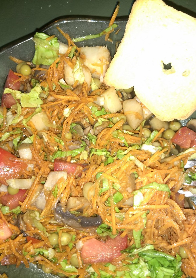 Una foto de Ensalada burguesa multicolor 😁😀 vegan